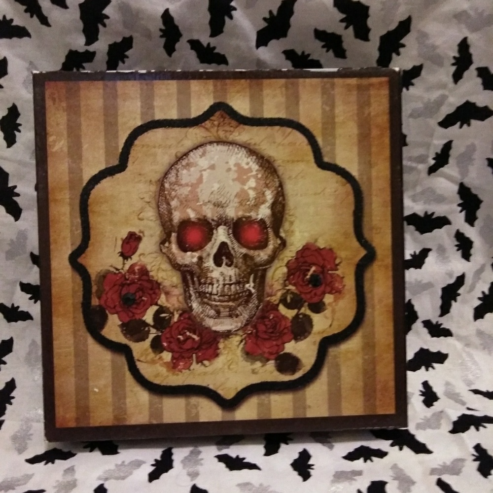 *SOLD*NWT Halloween Skull&Flower Wall Decor